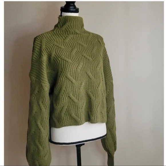 Cropped Oversized Boxy Cable Knit Sweater (L) - Picture 4 of 6